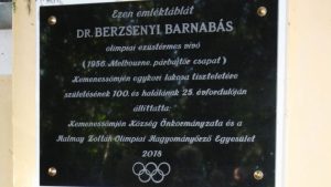 Emléktábla dr. Berzsenyi Barnabás olimpiai ezüstérmes vívónak